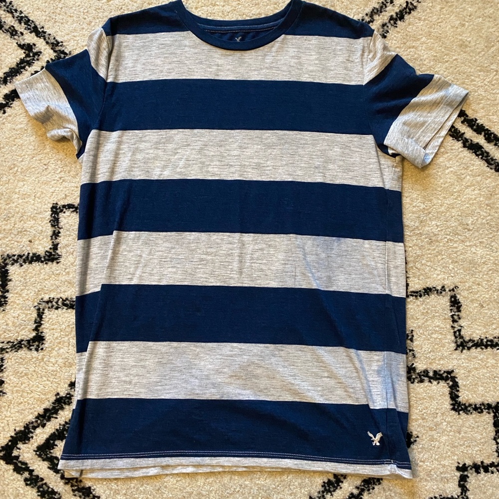 Men’s American Eagle Short Sleeved Striped Tee Size Medium